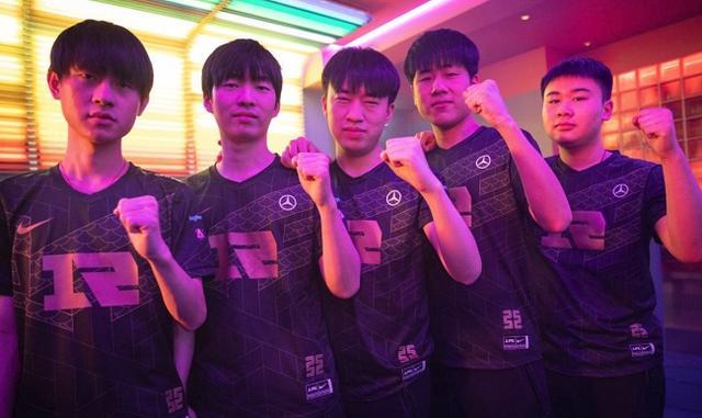 明了自己依 明了自己依