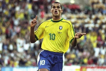 间的足球交 间的足球交